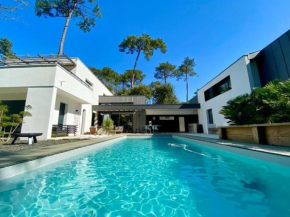 Villa d'Architecte avec Piscine Chauffée, Terrasse et Services Hôteliers à Soorts-Hossegor - FR-1-791-11